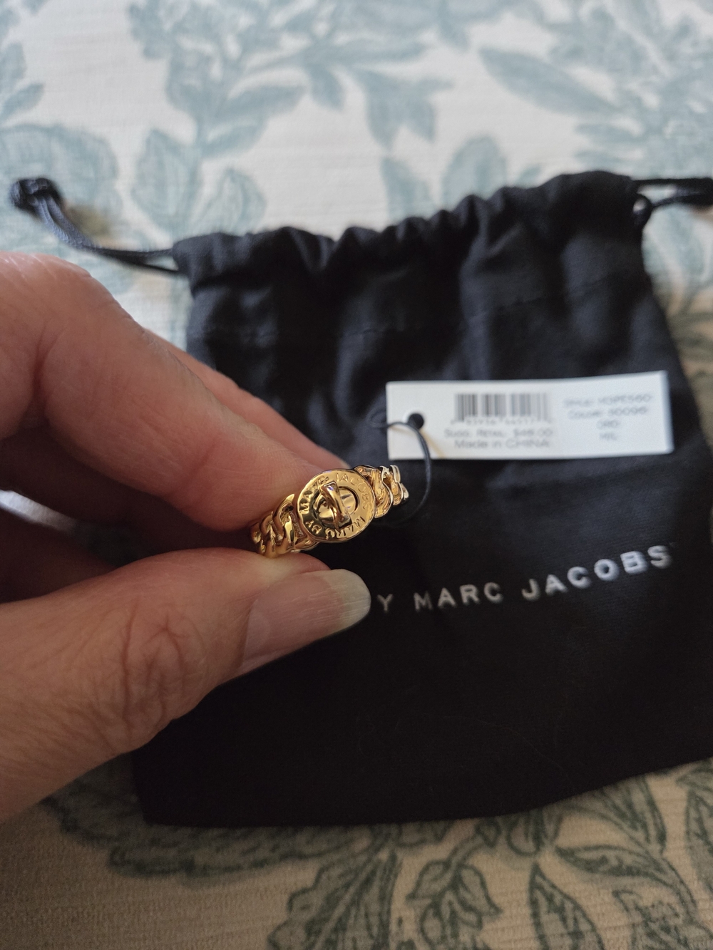 ✨️ NEW Marc Jacobs Gold-Tone Chain Signet Ring - Women’s Fashion Accessory